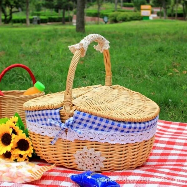 Panier pique-nique en osier bleu vichy avec dentelle - 2 à 4 personnes – Image 2